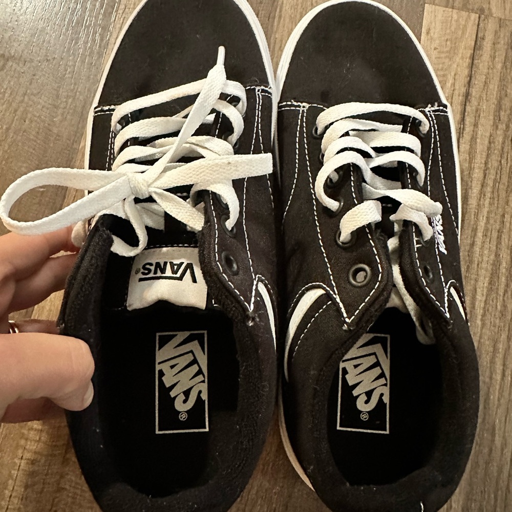 Vans Men's or Women’s Seldan Low Top Black Sneakers - Picture 7 of 12